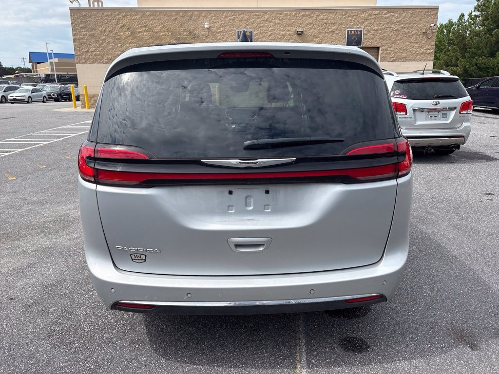 Used 2023 Chrysler Pacifica Touring-L FWD image 12