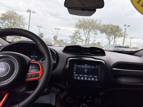 Used 2021 Jeep Renegade Sport image 9