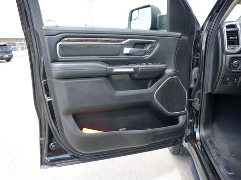 Used 2019 RAM 1500 Laramie AWD/4WD image 17