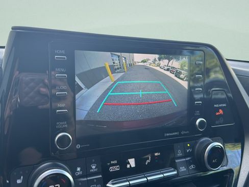 Used 2021 Toyota Highlander XLE FWD image 15