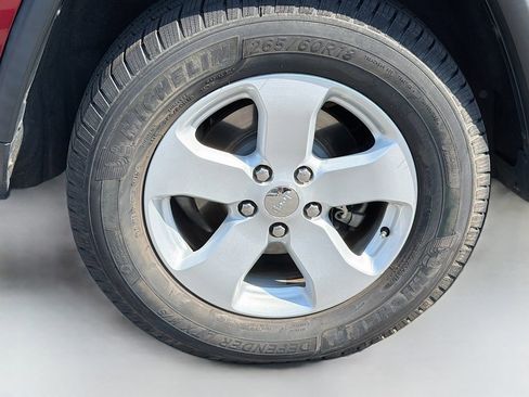 Used 2013 Jeep Grand Cherokee Laredo AWD/4WD image 9