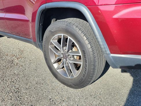 Used 2019 Jeep Grand Cherokee Laredo w/ Laredo X Package image 23