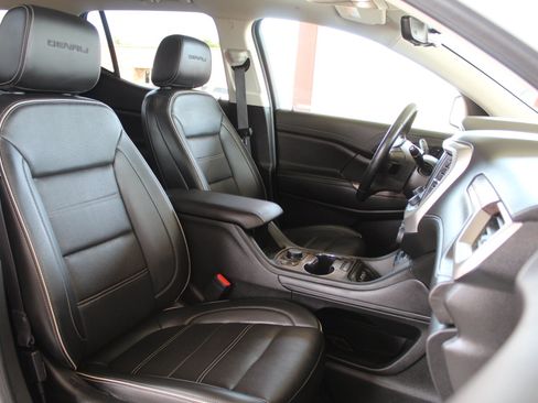 Used 2023 GMC Acadia Denali w/ Denali Technology Package AWD/4WD image 13