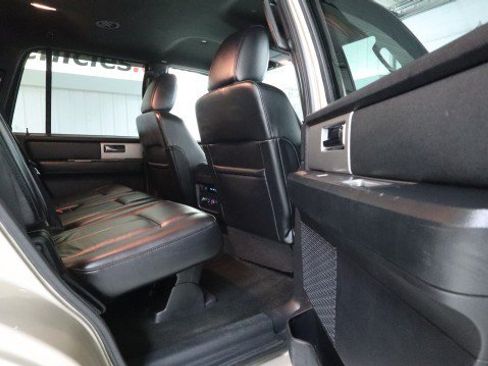 Used 2017 Ford Expedition XLT w/ Equipment Group 201A AWD/4WD image 11