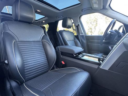 Used 2017 Land Rover Discovery HSE image 19