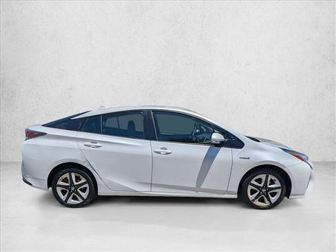 Used 2016 Toyota Prius Three Touring FWD image 4