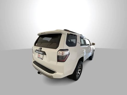 Used 2022 Toyota 4Runner TRD Off-Road AWD/4WD image 8