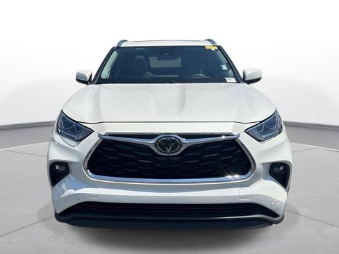 Used 2021 Toyota Highlander Limited FWD image 3