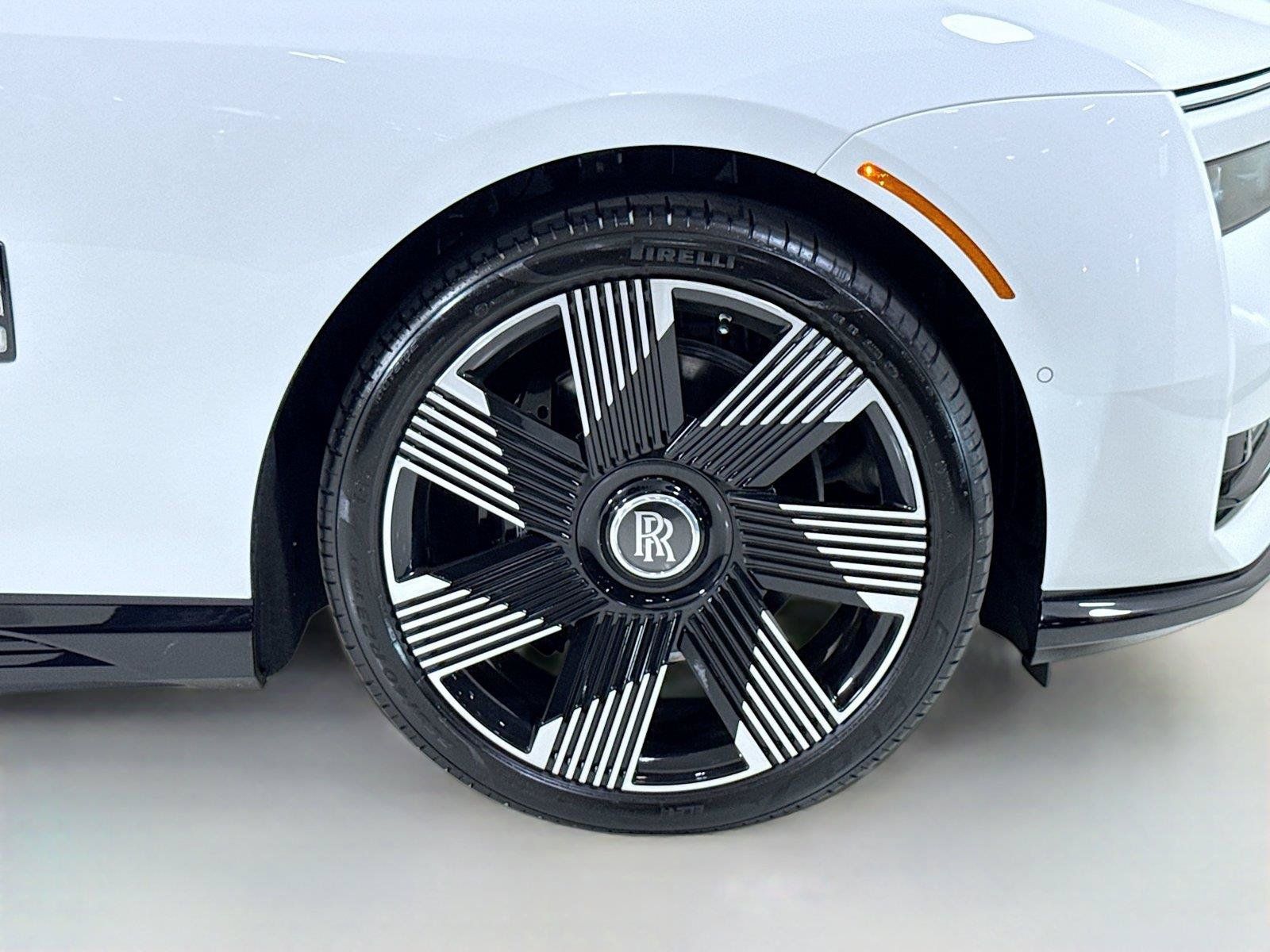 Used 2025 Rolls-Royce Spectre AWD/4WD image 37