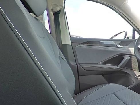 Used 2025 Volkswagen Tiguan SE FWD image 27