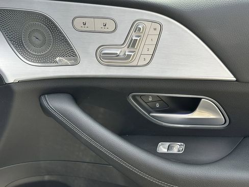 Certified 2025 Mercedes-Benz GLS 450 4MATIC image 17