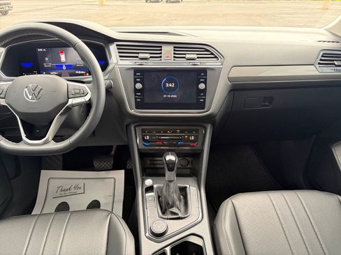 Certified 2023 Volkswagen Tiguan SE w/ Panoramic Sunroof Package AWD/4WD image 20