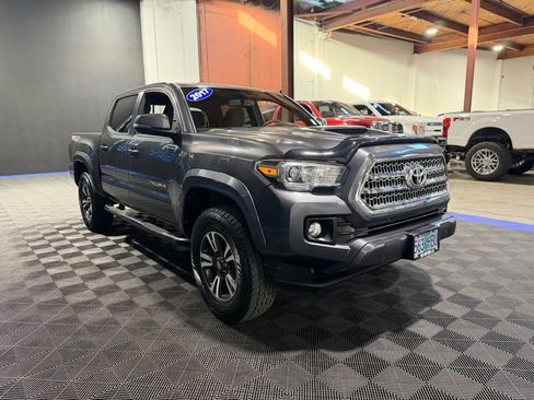Used 2017 Toyota Tacoma TRD Sport w/ Tow Package image 6