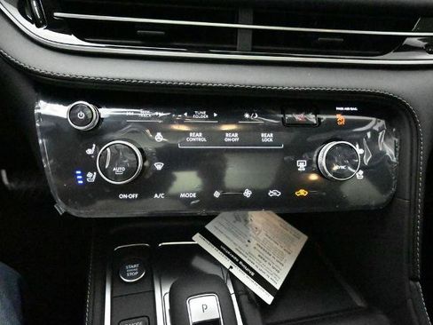 Certified 2025 INFINITI QX60 Luxe AWD/4WD image 18