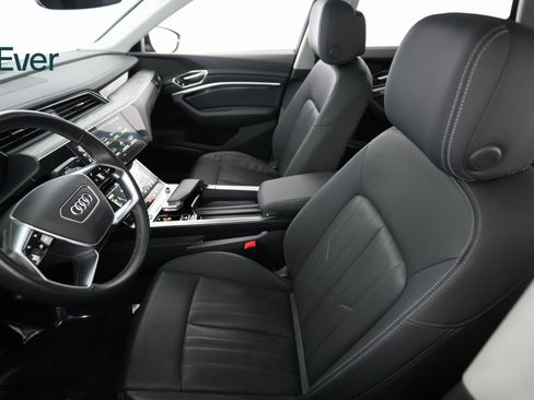 Used 2024 Audi Q8 e-tron Premium Plus w/ Premium Plus Package image 7