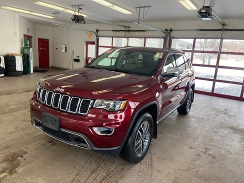 Used 2021 Jeep Grand Cherokee Limited w/ Trailer Tow Group IV image 3