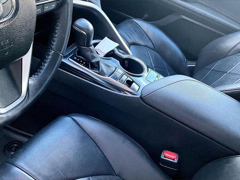 Certified 2018 Toyota Camry XLE image 16