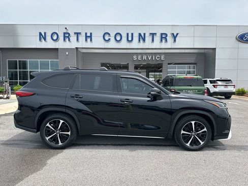 Used 2022 Toyota Highlander XSE FWD image 1