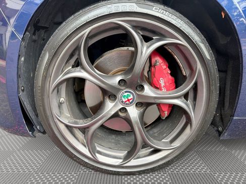Used 2018 Alfa Romeo Giulia Ti Sport w/ Quick Order Package 22S Sport AWD/4WD image 19