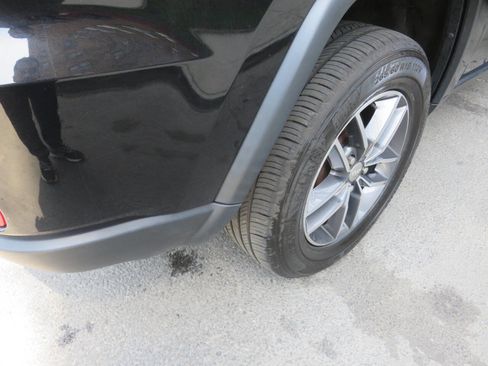 Used 2018 Jeep Grand Cherokee Limited image 37