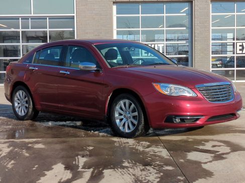 Used 2013 Chrysler 200 Limited image 10
