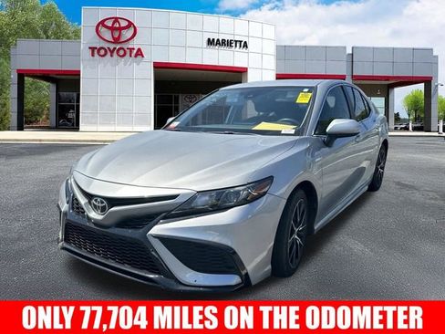 Used 2021 Toyota Camry SE image 3