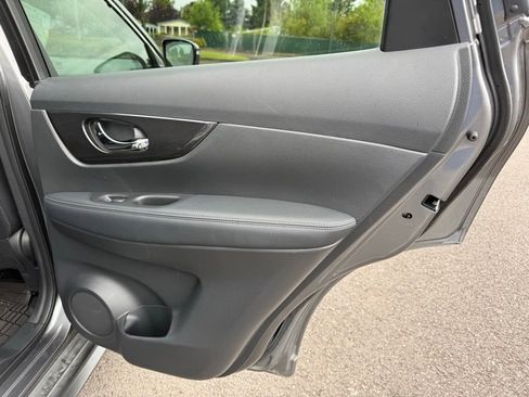 Used 2020 Nissan Rogue SV FWD image 23