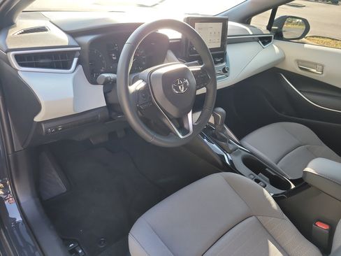 Certified 2025 Toyota Corolla SE w/ Convenience Package image 18