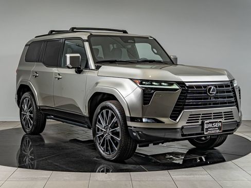 Used 2024 Lexus GX 550 w/ Accessory Package (Z1) AWD/4WD image 3