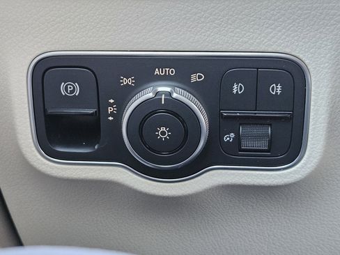 Certified 2025 Mercedes-Benz GLB 250 image 22