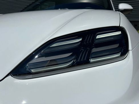 Used 2026 Porsche Macan Electric RWD image 13