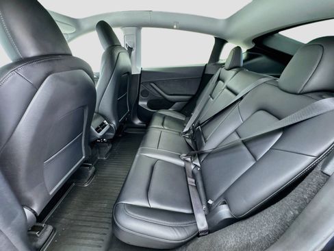 Used 2025 Tesla Model Y Long Range RWD image 16