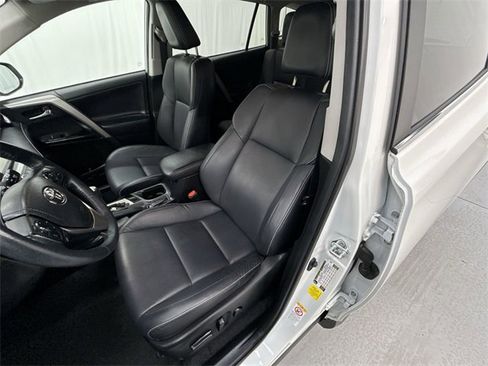 Used 2018 Toyota RAV4 Limited image 11