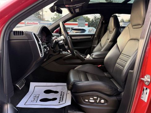 Used 2021 Porsche Cayenne GTS AWD/4WD image 31