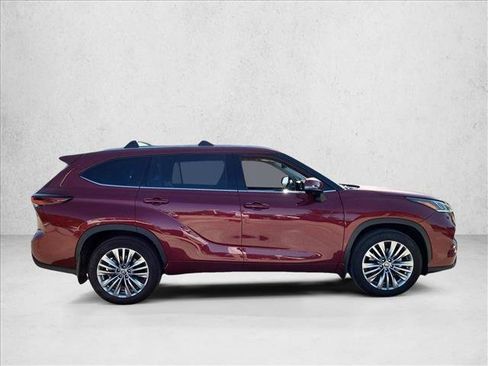 Used 2026 Toyota Highlander Platinum AWD/4WD image 4