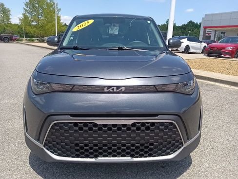 Used 2025 Kia Soul LX w/ LX Technology Package FWD image 8