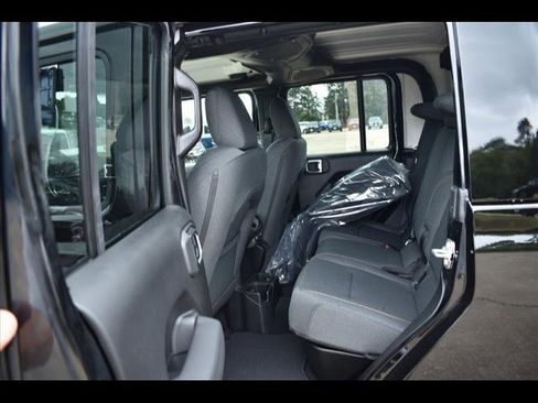 New 2025 Jeep Gladiator Sport image 15