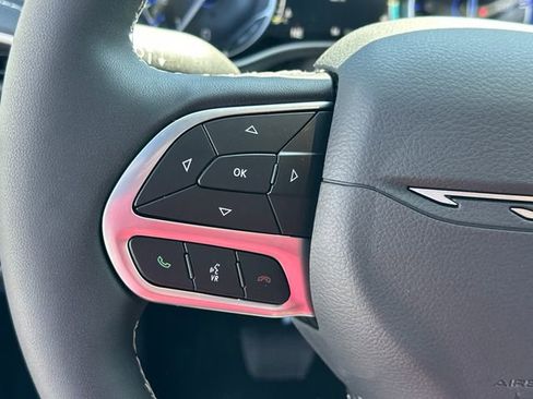 New 2027 Chrysler Pacifica Select AWD/4WD image 18