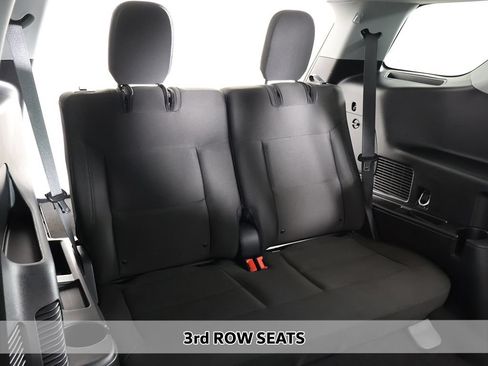 Used 2023 Ford Explorer XLT AWD/4WD image 6