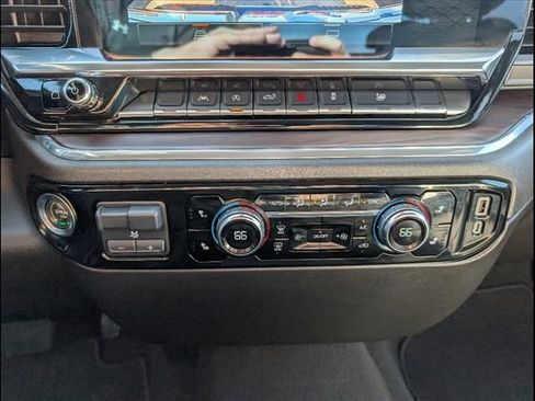 Used 2025 GMC Sierra 1500 SLT image 12