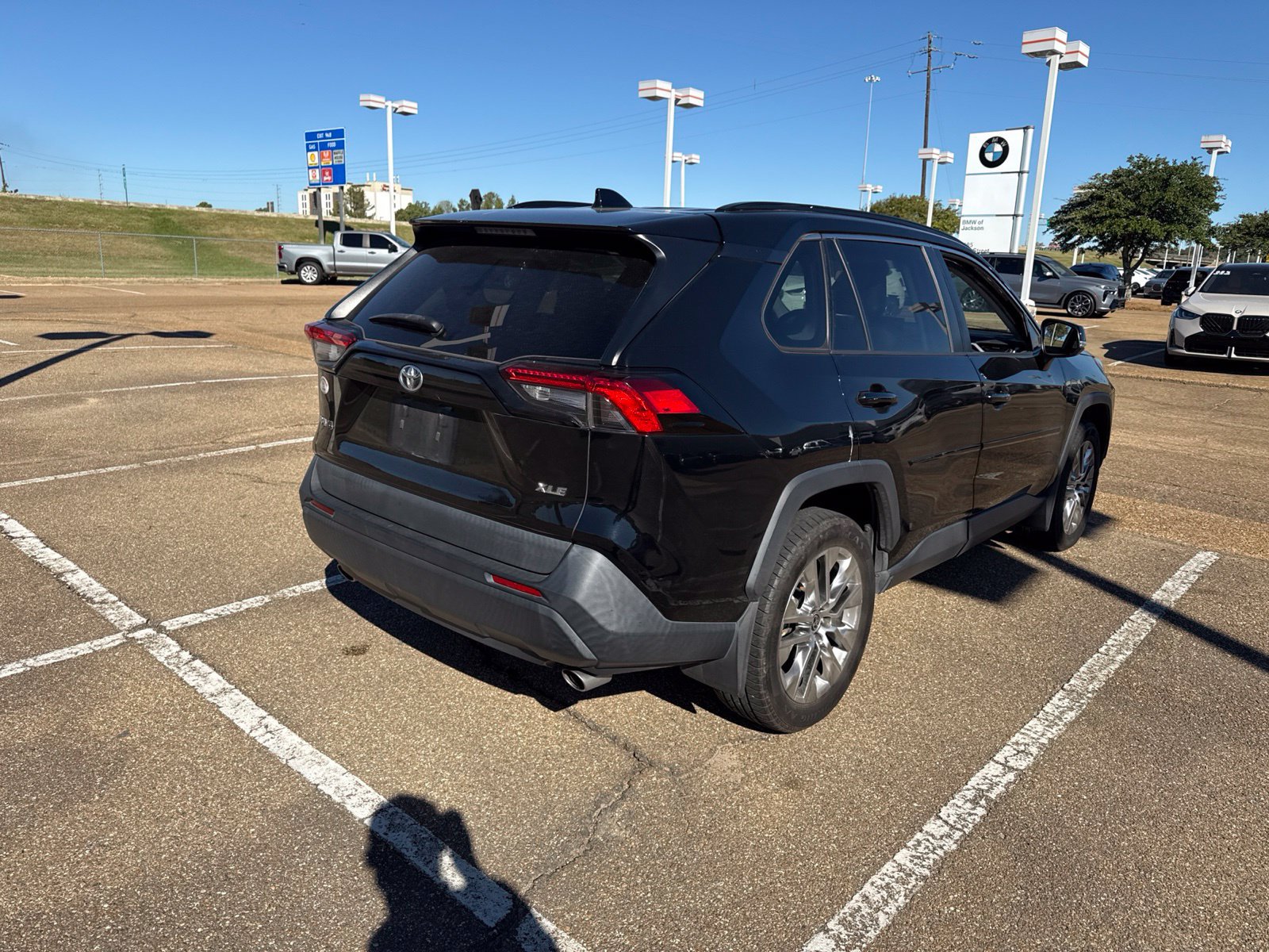 Used 2021 Toyota RAV4 XLE Premium FWD image 5