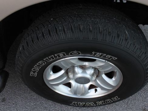 Used 1998 Ford Expedition XLT image 16