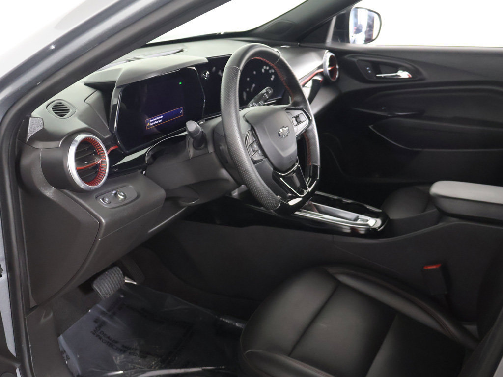 Used 2025 Chevrolet Trax RS FWD image 20