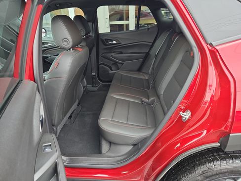 Used 2025 Chevrolet Trax RS w/ Sunroof Package image 11