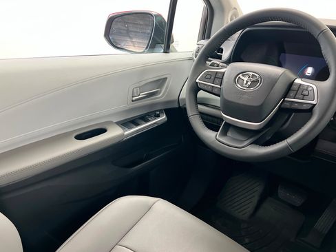 New 2026 Toyota Sienna XLE image 11