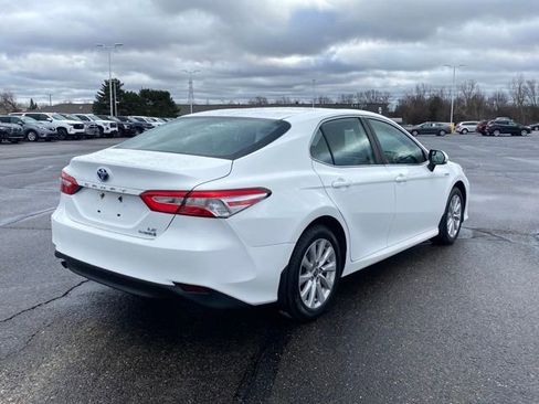 Used 2020 Toyota Camry LE image 3