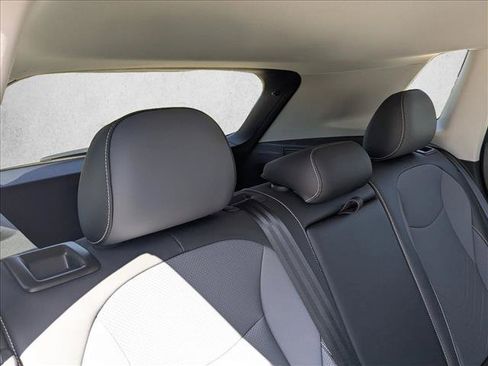 Used 2026 Volkswagen Tiguan SE AWD/4WD image 18