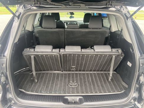 Used 2019 Toyota Highlander LE AWD/4WD image 24