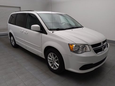 Used 2016 Dodge Grand Caravan SXT FWD image 13