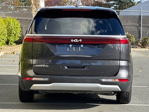 Used 2024 Kia Carnival LX image 5
